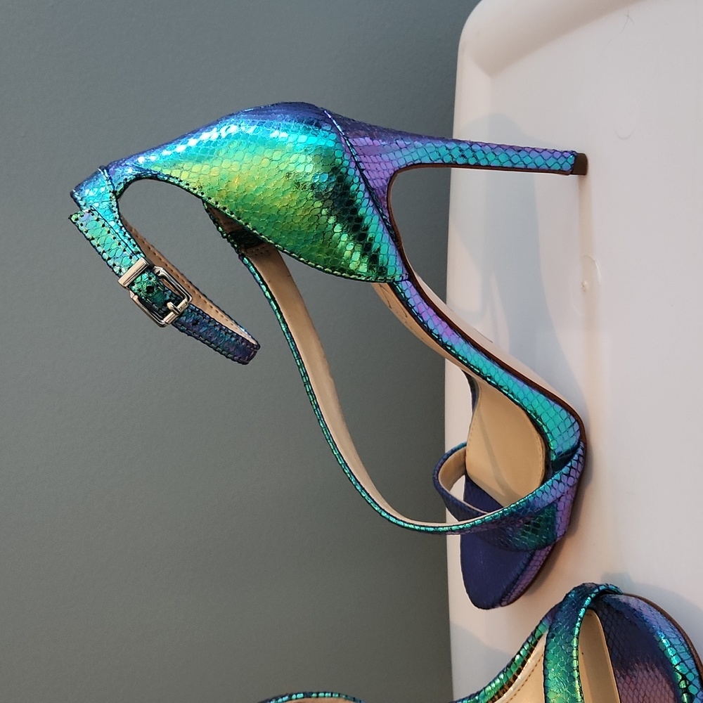 Statement/costume Blue green purple heels